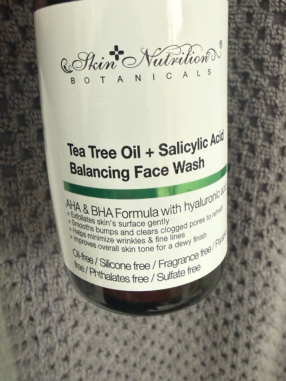 Skin Nutrition Tea Tree Oil + Salicylic Acid Balancing Face Wash - White/Green